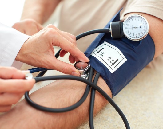 Hypertension et Conséquences - 15 Symptômes associés à l'HTA 